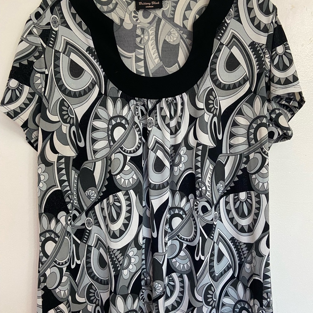 Brittany Black Shimmery Black & White Abstract Scoop-Neck Tunic Top